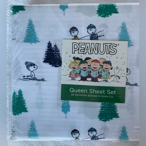 Peanuts Other - Peanuts Winter Sheet Set - Queen